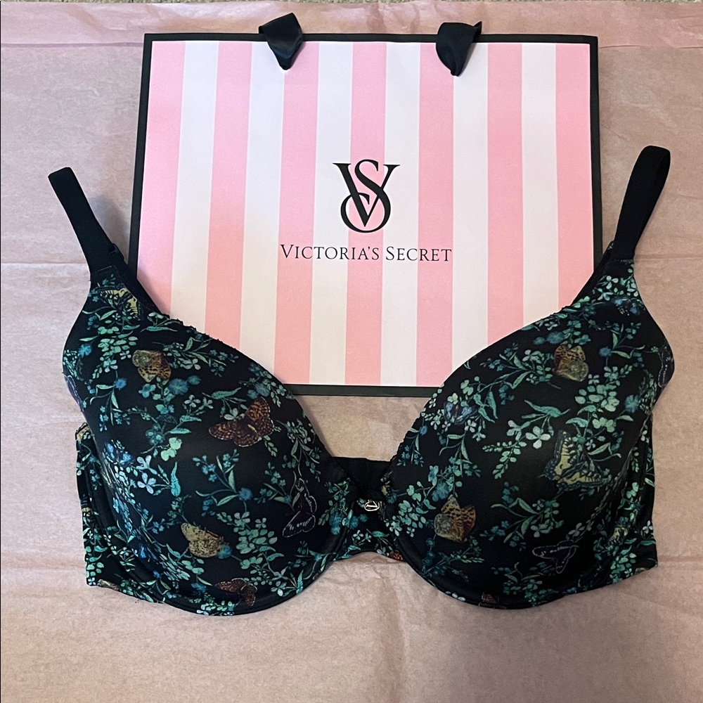 Victoria's Secret 32DD bra